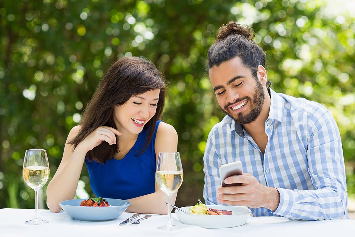 A man tells a girl about his life A man tells a girl about his life