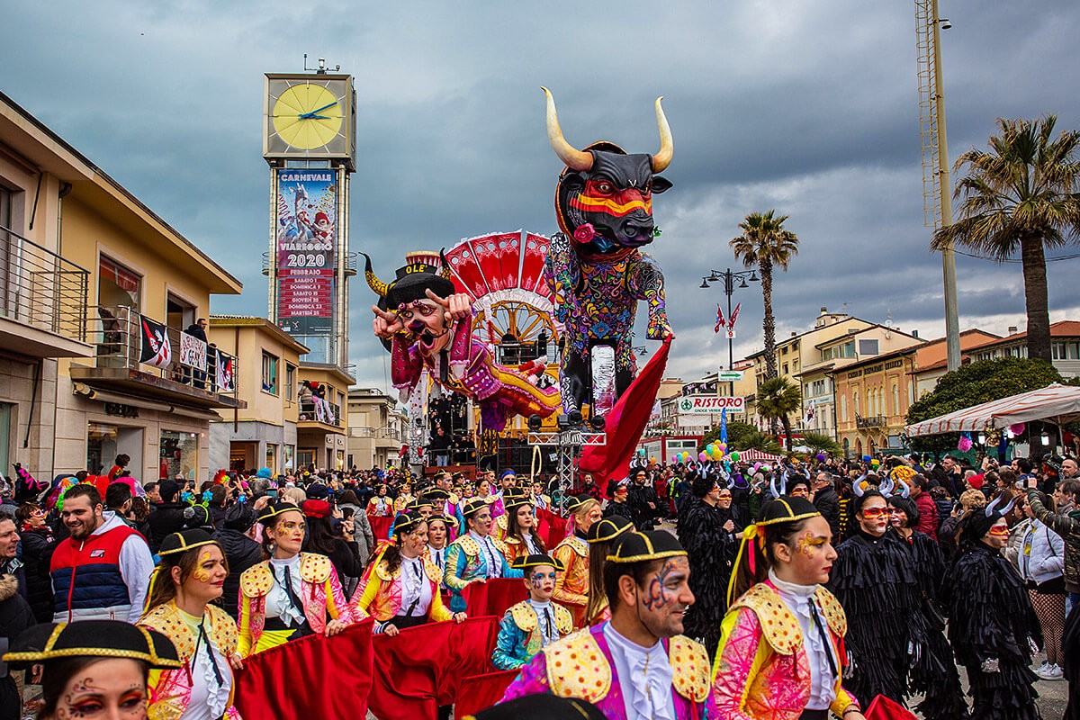 View of the Carnival Parade and the people present in costumes, streets of Viareggio, Italy