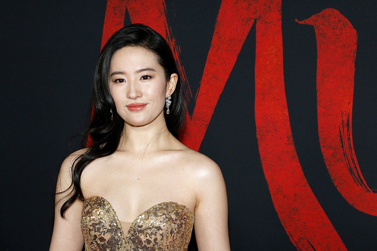 Yifei Liu at the World Premiere of Disney’s «Mulan», Dolby Theatre in Hollywood, USA