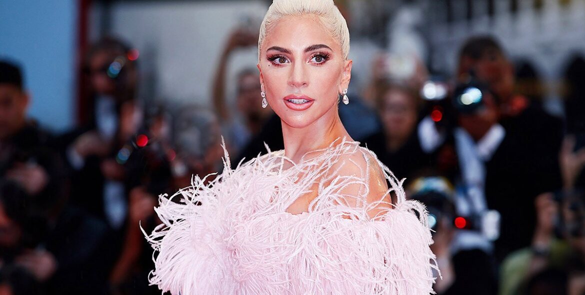 Top 10 Popular Women in Chic Puffy Dresses on the Red Carpet