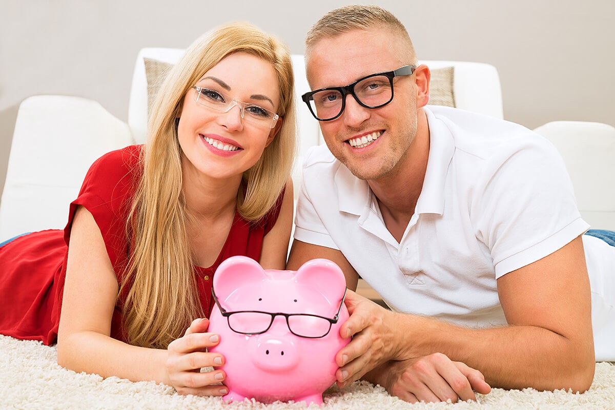 Image of man and woman with a piggy bank
