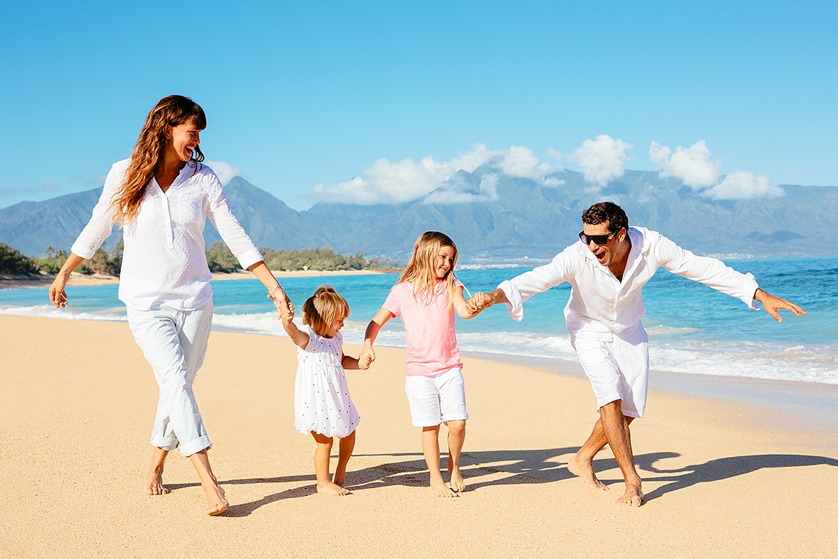 Image of a happy couple with children at the sea