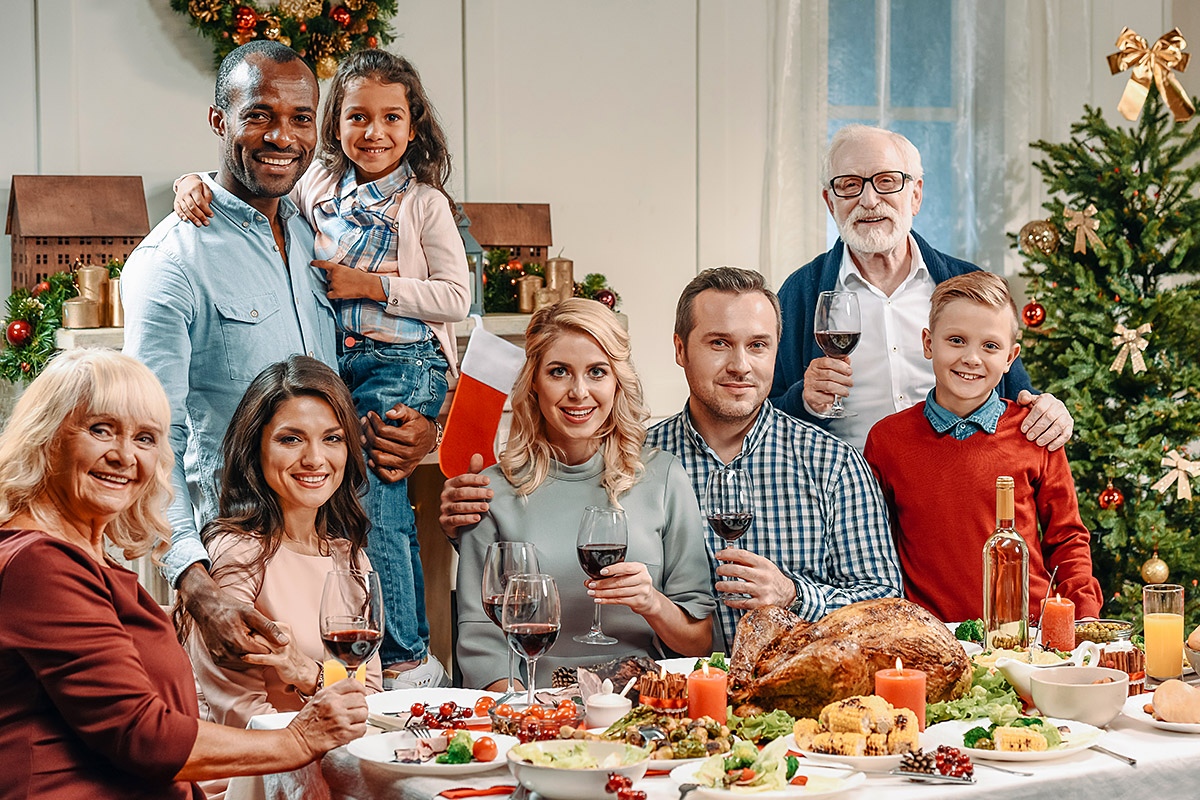Image of a large family at a festive dinner