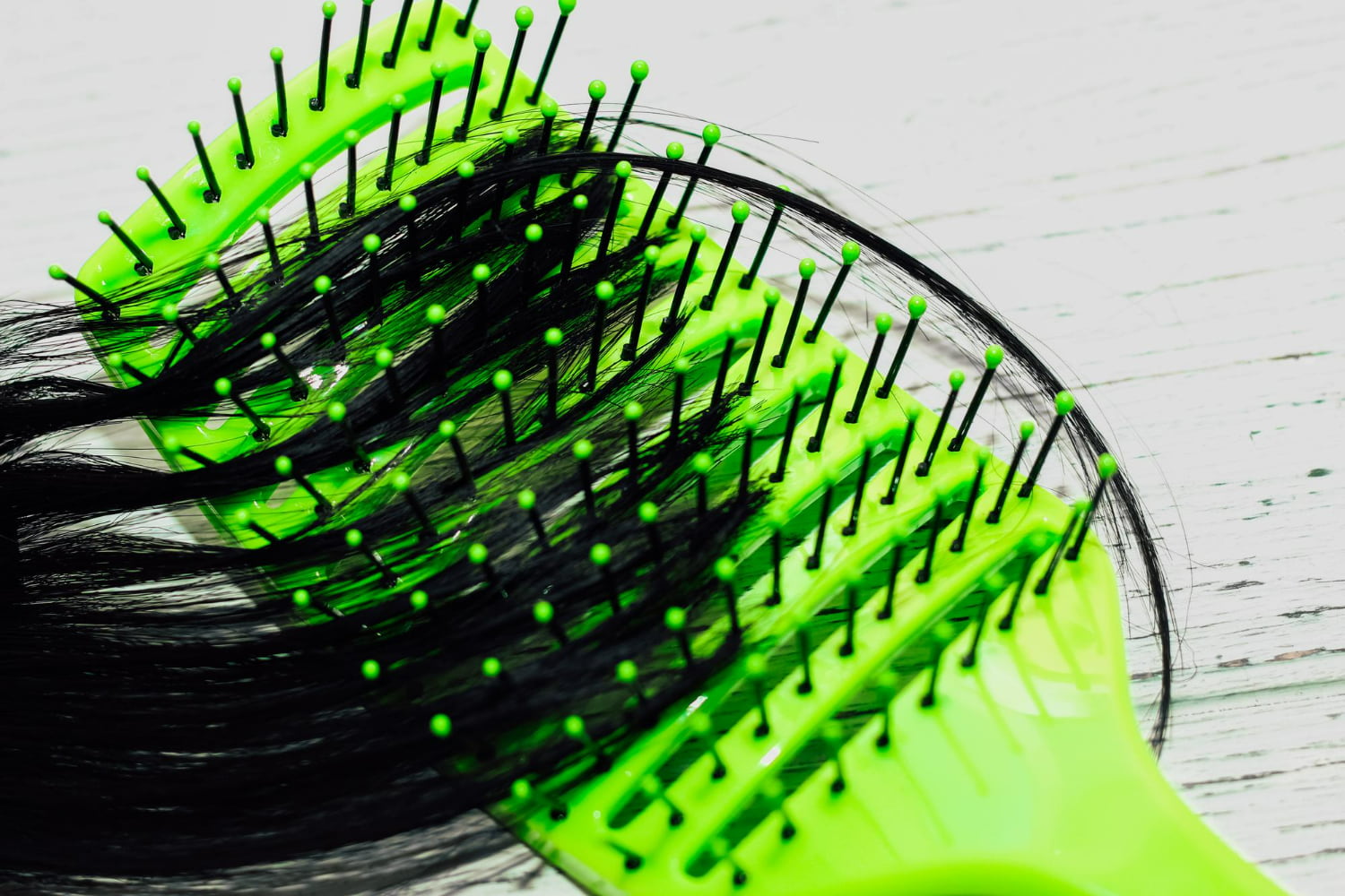 The bright neon color makes this an attention-grabbing styling tool. The bright neon color makes this an attention-grabbing styling tool.